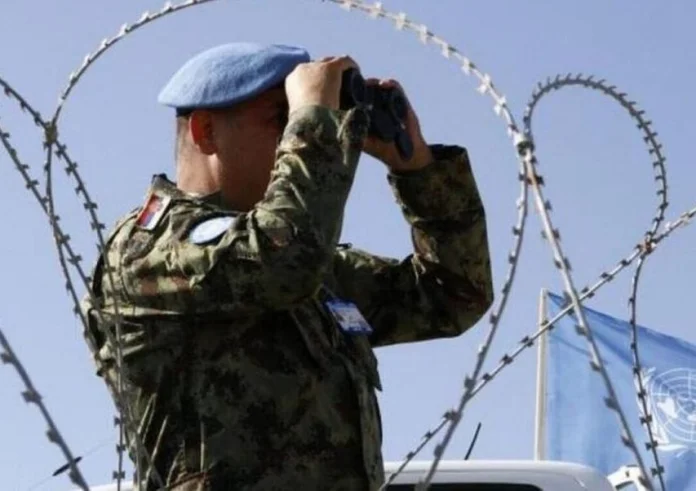 Κύπρος: Η στιγμή της επίθεσης Τουρκοκυπρίων με μπουλντόζες σε δυνάμεις του ΟΗΕ